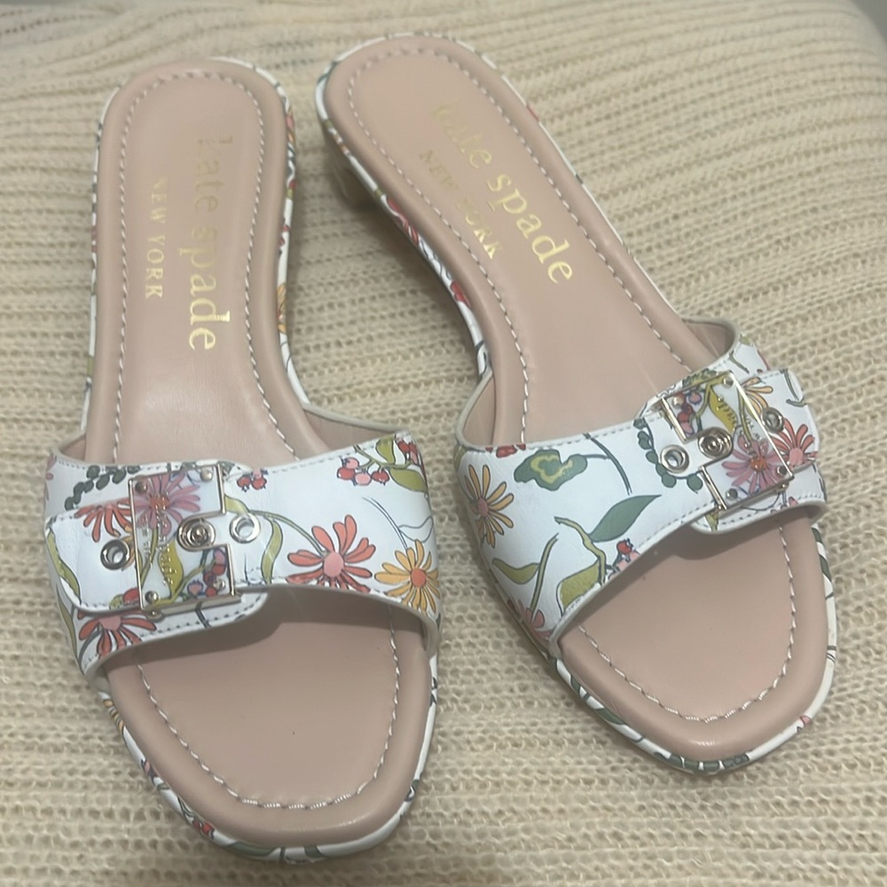 Kate spade sandals with small heel